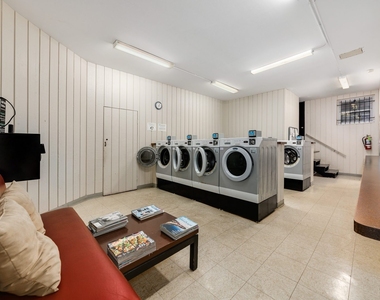 2910 N Halsted Street - Photo Thumbnail 16