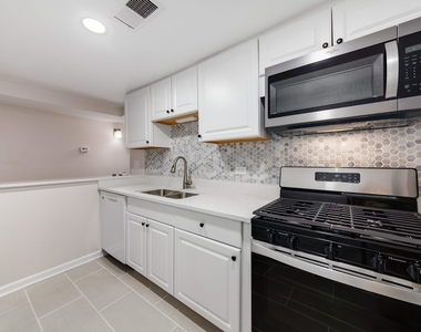 2910 N Halsted Street - Photo Thumbnail 5