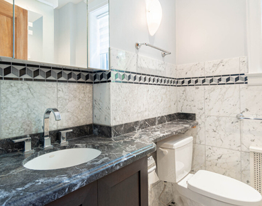 1210 N Astor Street - Photo Thumbnail 14