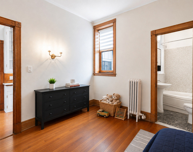 1210 N Astor Street - Photo Thumbnail 21