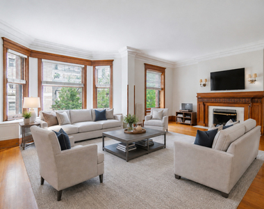 1210 N Astor Street - Photo Thumbnail 1