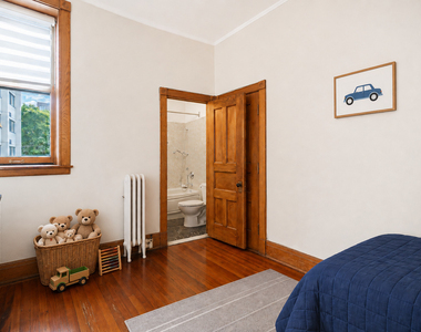 1210 N Astor Street - Photo Thumbnail 20