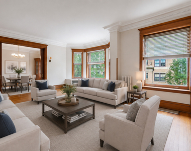 1210 N Astor Street - Photo Thumbnail 3