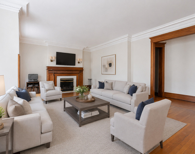 1210 N Astor Street - Photo Thumbnail 2