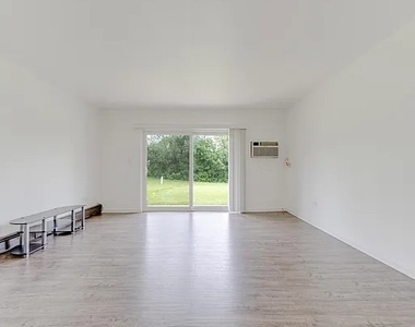 7413 Brookdale Drive - Photo Thumbnail 4