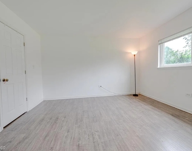 7413 Brookdale Drive - Photo Thumbnail 10
