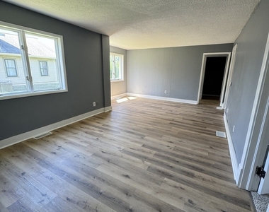 1534 39th Street - Photo Thumbnail 6