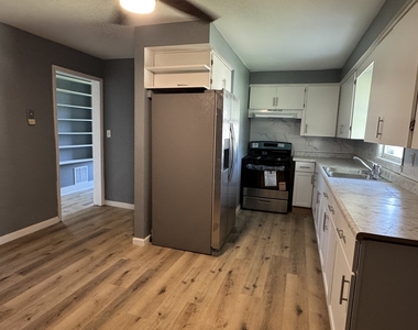 1534 39th Street - Photo Thumbnail 1
