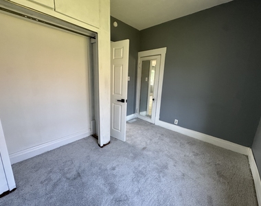 1534 39th Street - Photo Thumbnail 4