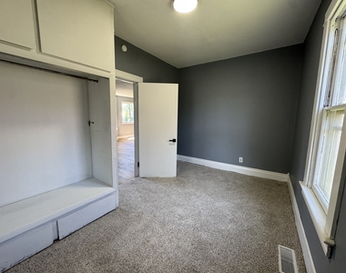 1534 39th Street - Photo Thumbnail 5