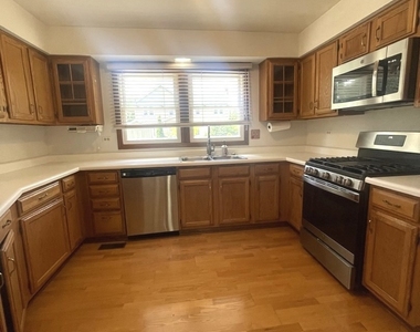 4330 Huntington Boulevard - Photo Thumbnail 3