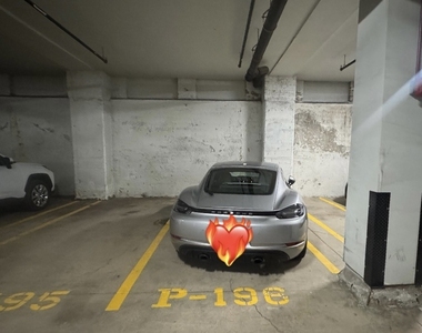 1040 W Adams Street - Photo Thumbnail 11