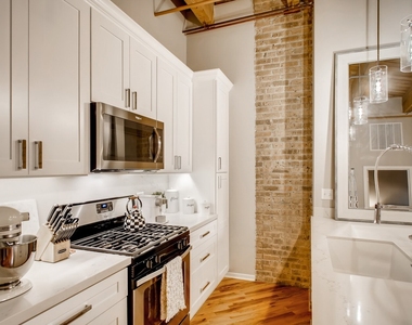 1040 W Adams Street - Photo Thumbnail 3