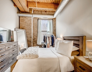 1040 W Adams Street - Photo Thumbnail 5