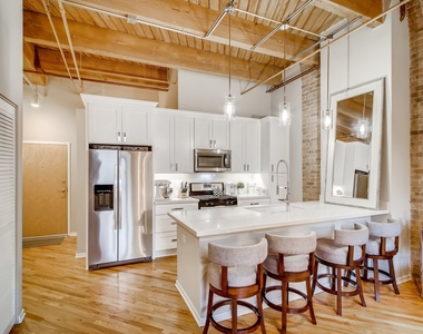 1040 W Adams Street - Photo Thumbnail 2