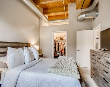 1040 W Adams Street - Photo Thumbnail 6