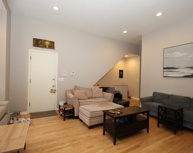 1026 W Roscoe Street - Photo Thumbnail 3