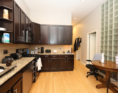 1026 W Roscoe Street - Photo Thumbnail 15