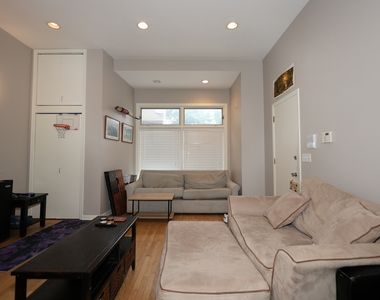 1026 W Roscoe Street - Photo Thumbnail 5