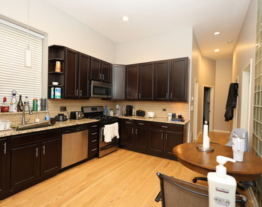 1026 W Roscoe Street - Photo Thumbnail 14