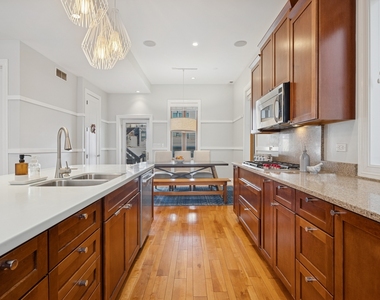 1065 N Marshfield Avenue - Photo Thumbnail 16