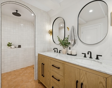 1065 N Marshfield Avenue - Photo Thumbnail 4