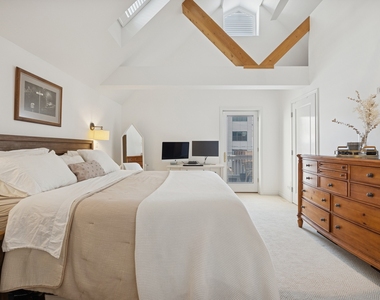 1065 N Marshfield Avenue - Photo Thumbnail 2