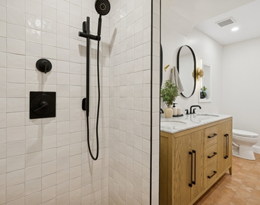 1065 N Marshfield Avenue - Photo Thumbnail 6