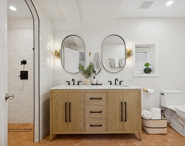 1065 N Marshfield Avenue - Photo Thumbnail 3