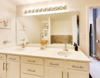 41 E 8th Street - Photo Thumbnail 17