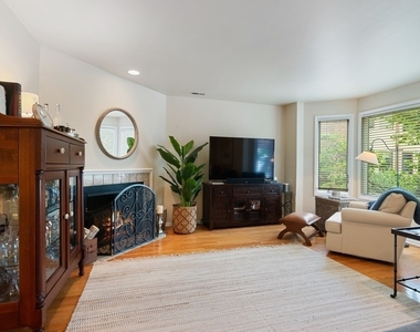 753 W Dickens Avenue - Photo Thumbnail 2