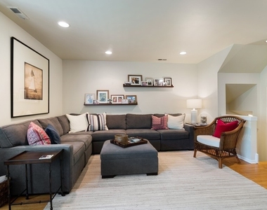 753 W Dickens Avenue - Photo Thumbnail 3