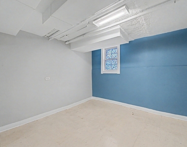 2206 N Kostner Avenue - Photo Thumbnail 9