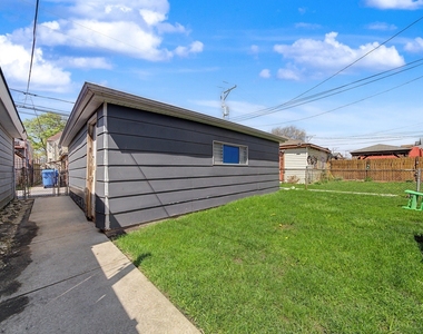 2206 N Kostner Avenue - Photo Thumbnail 11