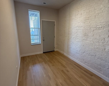 927 N Mozart Street - Photo Thumbnail 8