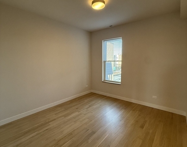 927 N Mozart Street - Photo Thumbnail 4
