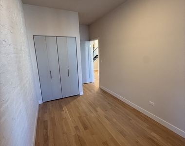 927 N Mozart Street - Photo Thumbnail 9