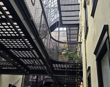2800 N Pine Grove Avenue - Photo Thumbnail 3