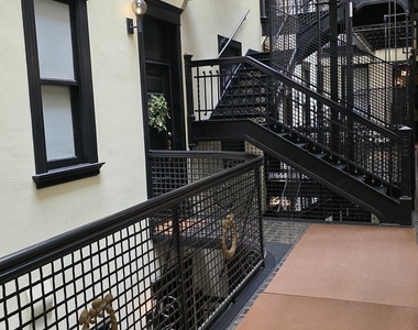 2800 N Pine Grove Avenue - Photo Thumbnail 2