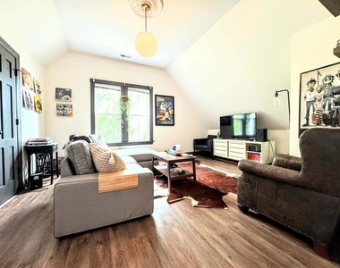 1040 W Roscoe Street - Photo Thumbnail 1