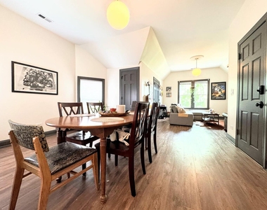 1040 W Roscoe Street - Photo Thumbnail 3