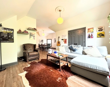 1040 W Roscoe Street - Photo Thumbnail 2