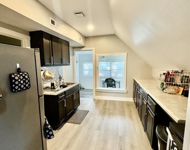 11733 S Stewart Avenue - Photo Thumbnail 2