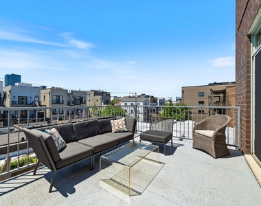 1327 W Grand Avenue - Photo Thumbnail 15