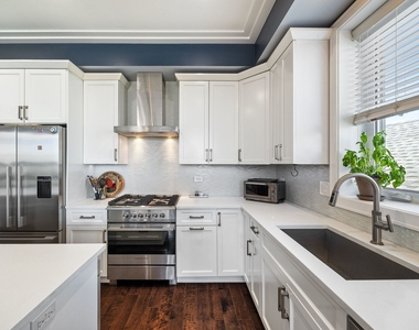 1327 W Grand Avenue - Photo Thumbnail 7