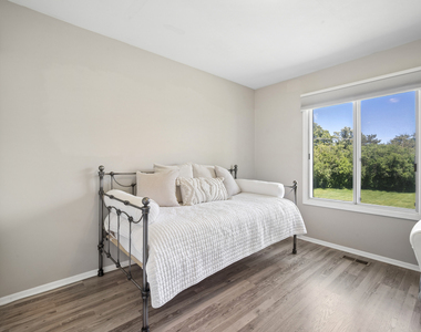 1321 Barclay Lane - Photo Thumbnail 8