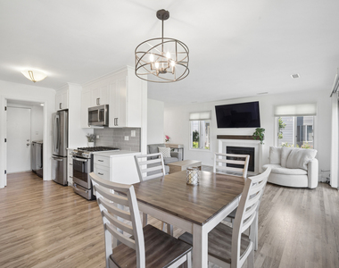 1321 Barclay Lane - Photo Thumbnail 4