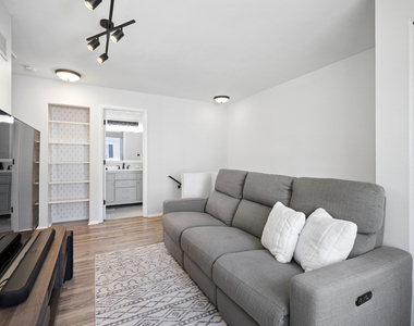1321 Barclay Lane - Photo Thumbnail 9