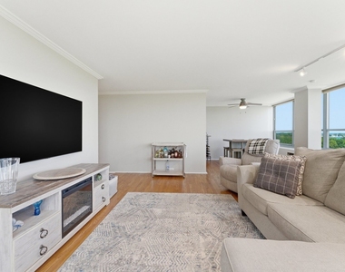 3550 N Lake Shore Drive - Photo Thumbnail 5