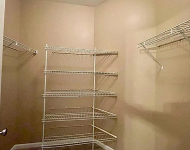 526 Grosvenor Lane - Photo Thumbnail 15